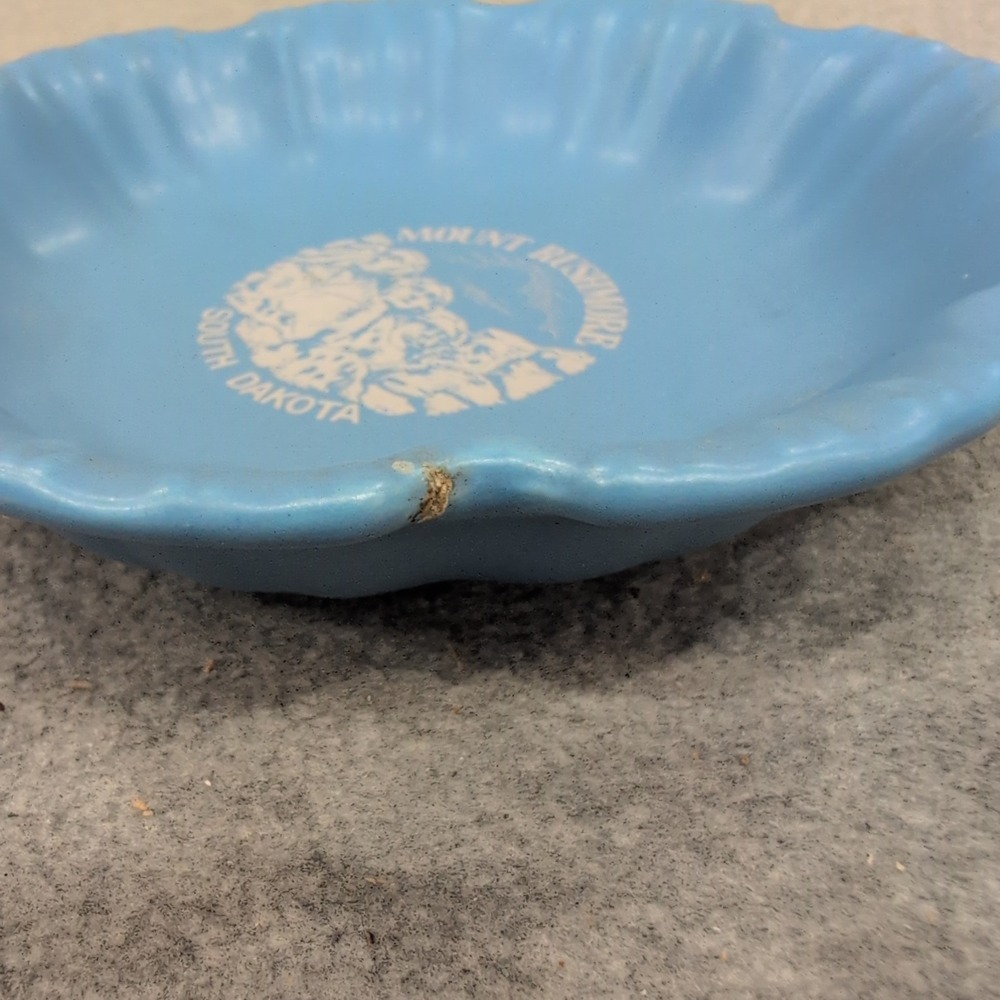 Vintage Mount Rushmore‎ South Dakota Blue Scalloped Ceramic Souvenir Ashtray - Picture 6 of 6